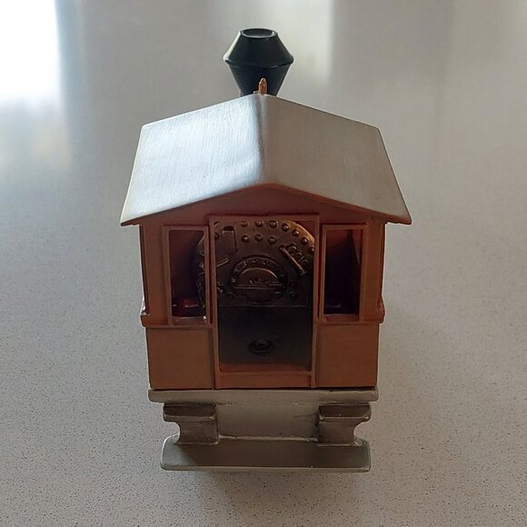 Disney Carolwood Pacific Railroad #173 "Lilly Belle" Train & Pocket Watch Set - Picture 6 of 16